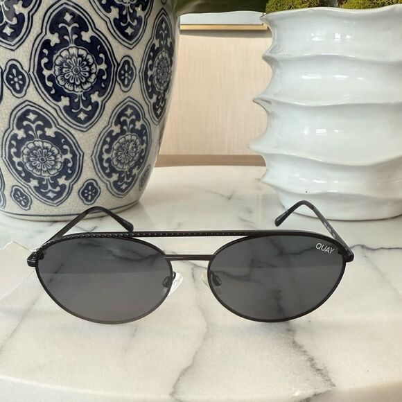 ⭐️Quay Australia Easily Amused Matte Black main image 4